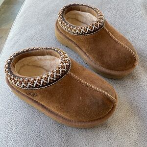 Toddler Ugg slides